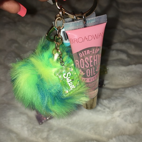 twisted witch keychain 💚 - Picture 2 of 6